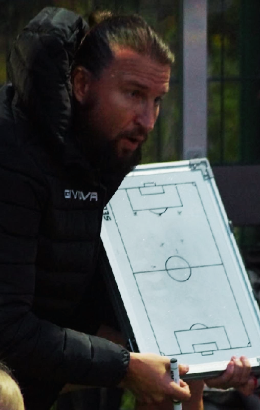 Mika Lönnström with a tactics board